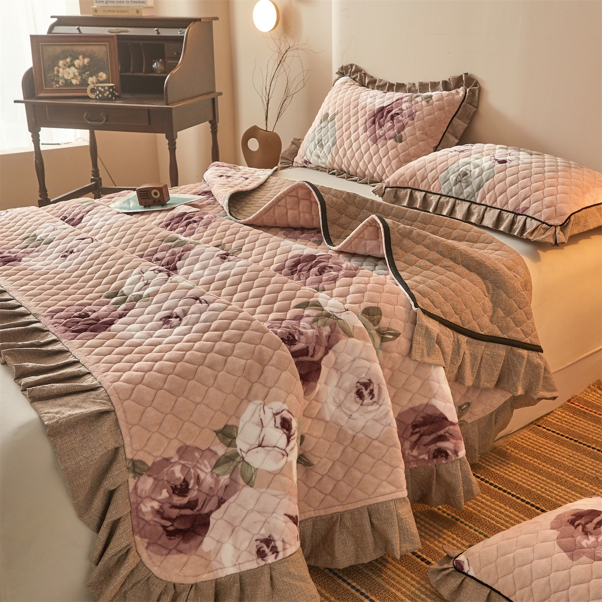 91家纺网 家纺一手货源 找家纺 宜凡家纺 2025新款牛奶绒床盖三件套（双面可用） 曼妙花园