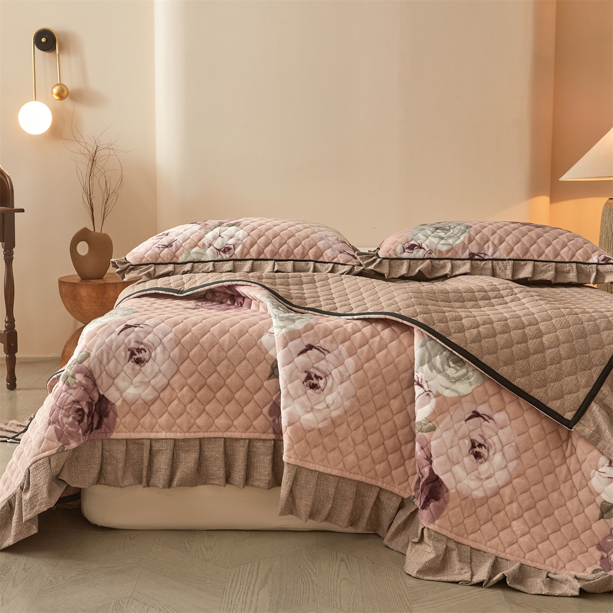 91家纺网 家纺一手货源 找家纺 宜凡家纺 2025新款牛奶绒床盖三件套（双面可用） 曼妙花园