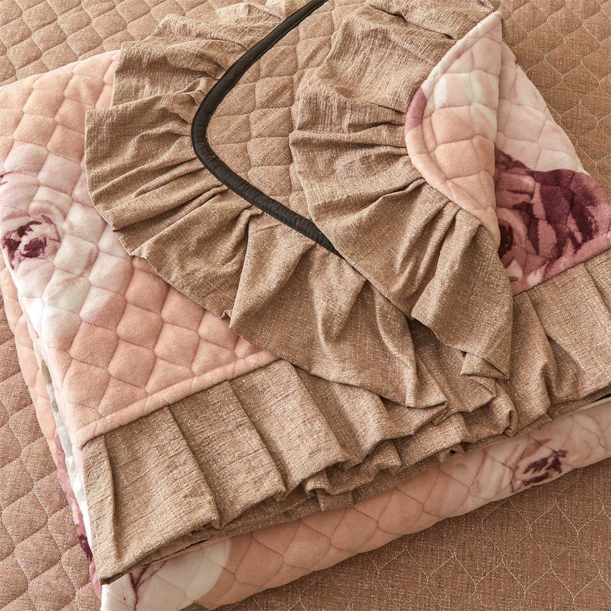 91家纺网 家纺一手货源 找家纺 宜凡家纺 2025新款牛奶绒床盖三件套（双面可用） 曼妙花园