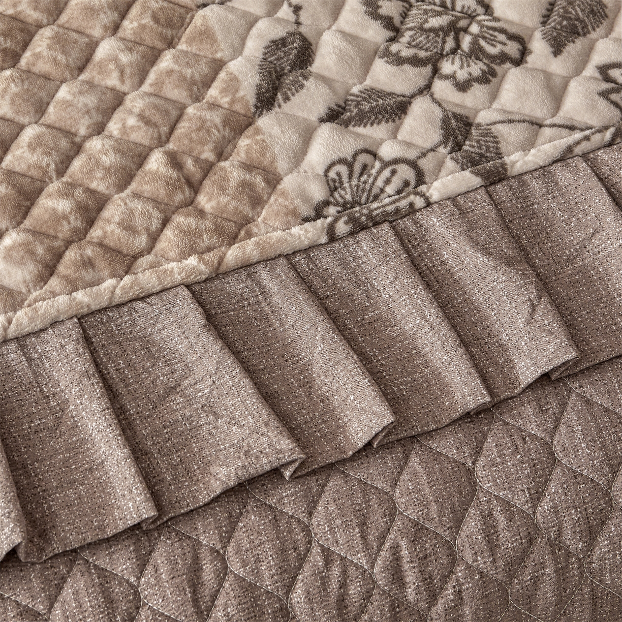 91家纺网 家纺一手货源 找家纺 宜凡家纺 2025新款牛奶绒床盖三件套（双面可用） 蔓叶简枝