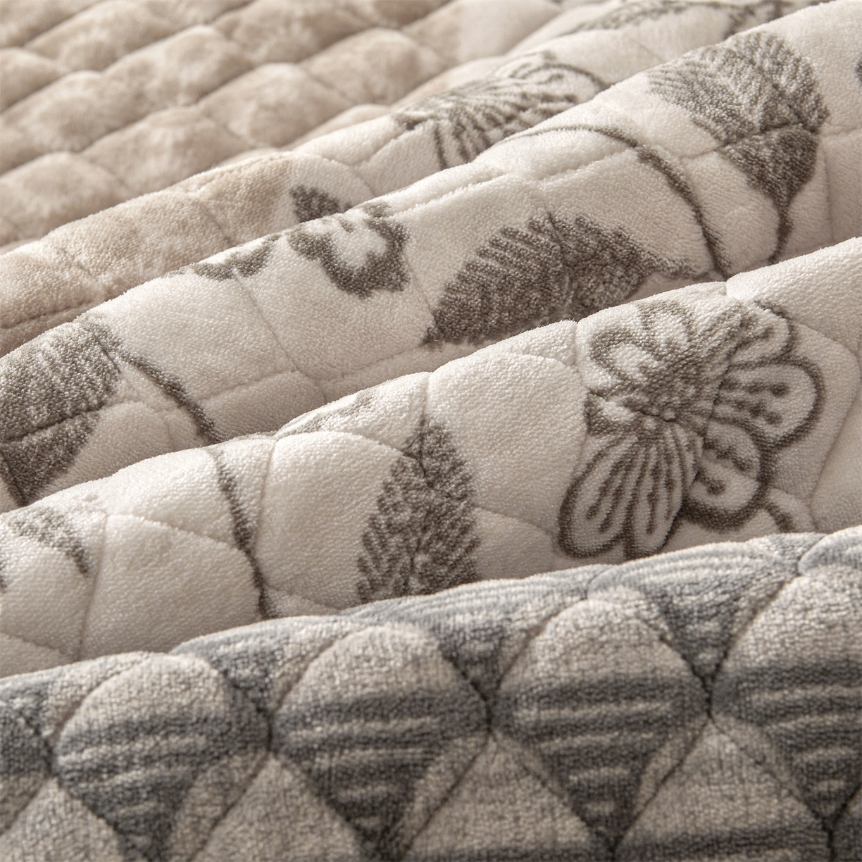 91家纺网 家纺一手货源 找家纺 宜凡家纺 2025新款牛奶绒床盖三件套（双面可用） 蔓叶简枝