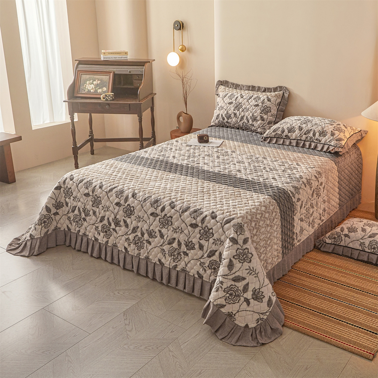 91家纺网 家纺一手货源 找家纺 宜凡家纺 2025新款牛奶绒床盖三件套（双面可用） 蔓叶简枝