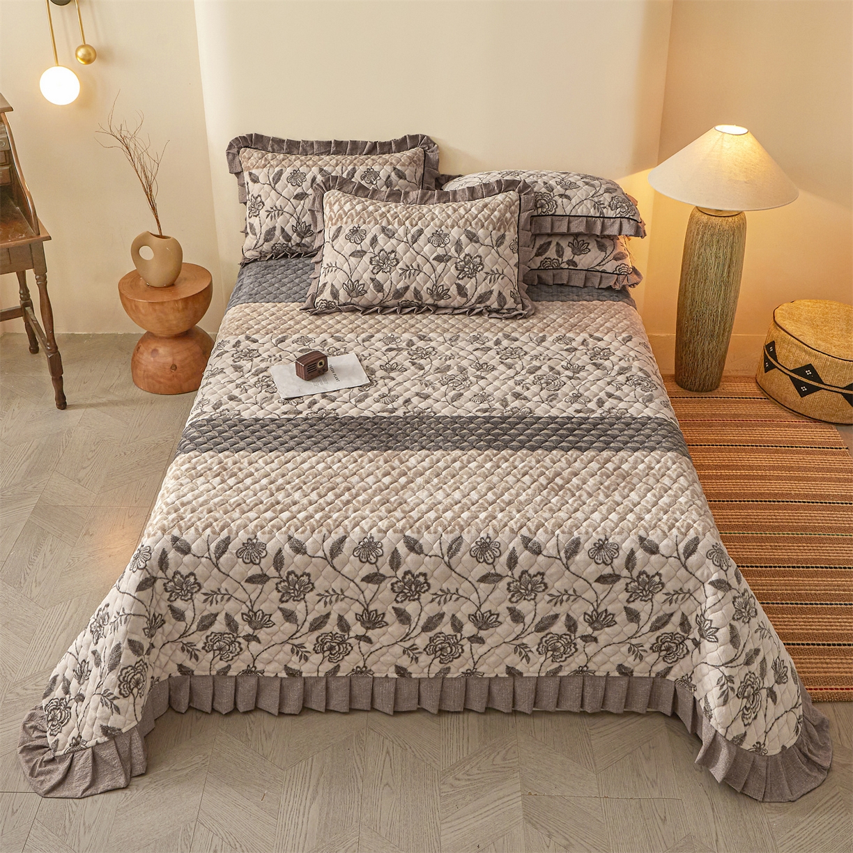 91家纺网 家纺一手货源 找家纺 宜凡家纺 2025新款牛奶绒床盖三件套（双面可用） 蔓叶简枝