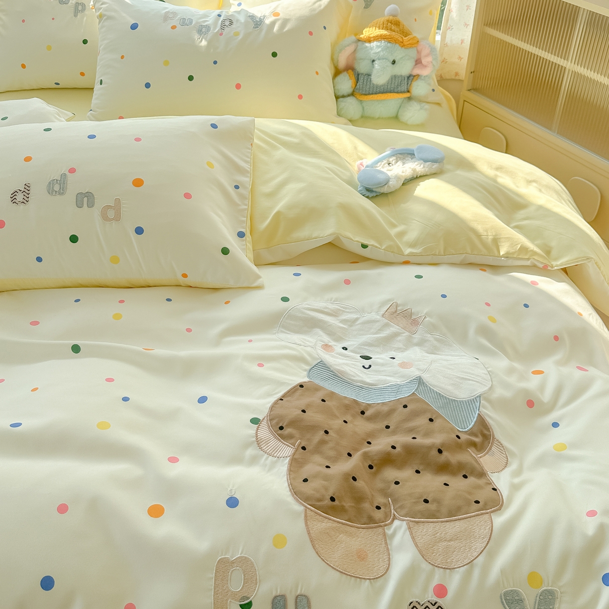 91家纺网 家纺一手货源 找家纺 子钦家纺 2025新款云朵棉水洗棉贴布绣床单床笠四件套 皇冠狗