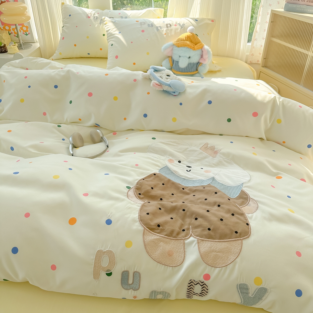 91家纺网 家纺一手货源 找家纺 子钦家纺 2025新款云朵棉水洗棉贴布绣床单床笠四件套 皇冠狗