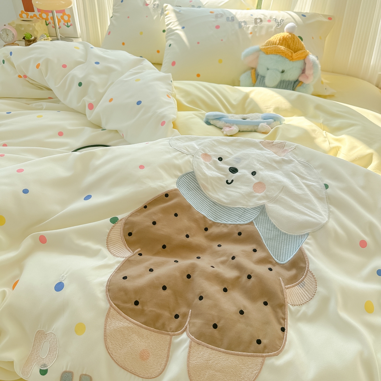 91家纺网 家纺一手货源 找家纺 子钦家纺 2025新款云朵棉水洗棉贴布绣床单床笠四件套 皇冠狗