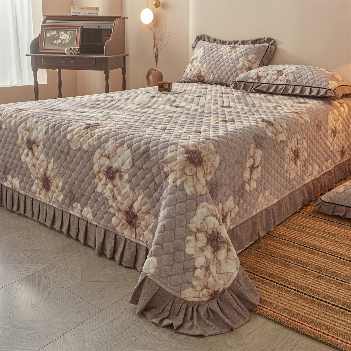 91家纺网 家纺一手货源 找家纺 宜凡家纺 2025新款牛奶绒床盖三件套（双面可用） 米洛花