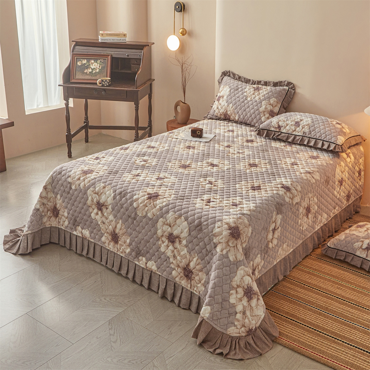 91家纺网 家纺一手货源 找家纺 宜凡家纺 2025新款牛奶绒床盖三件套（双面可用） 米洛花