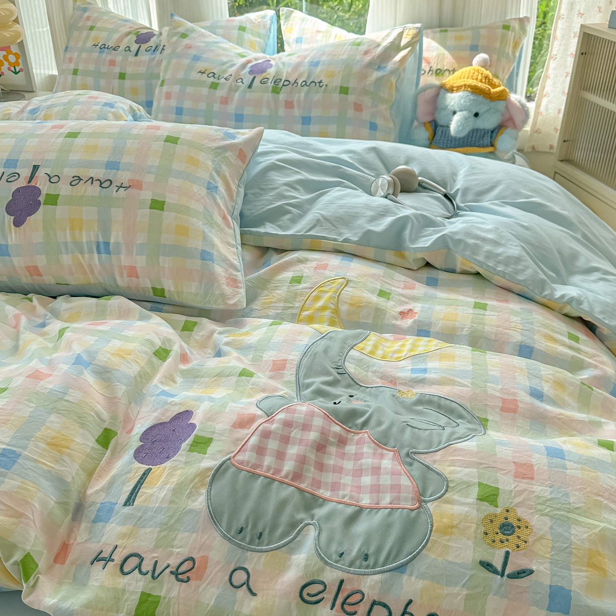 91家纺网 家纺一手货源 找家纺 子钦家纺 2025新款云朵棉水洗棉贴布绣床单床笠四件套 月亮小象