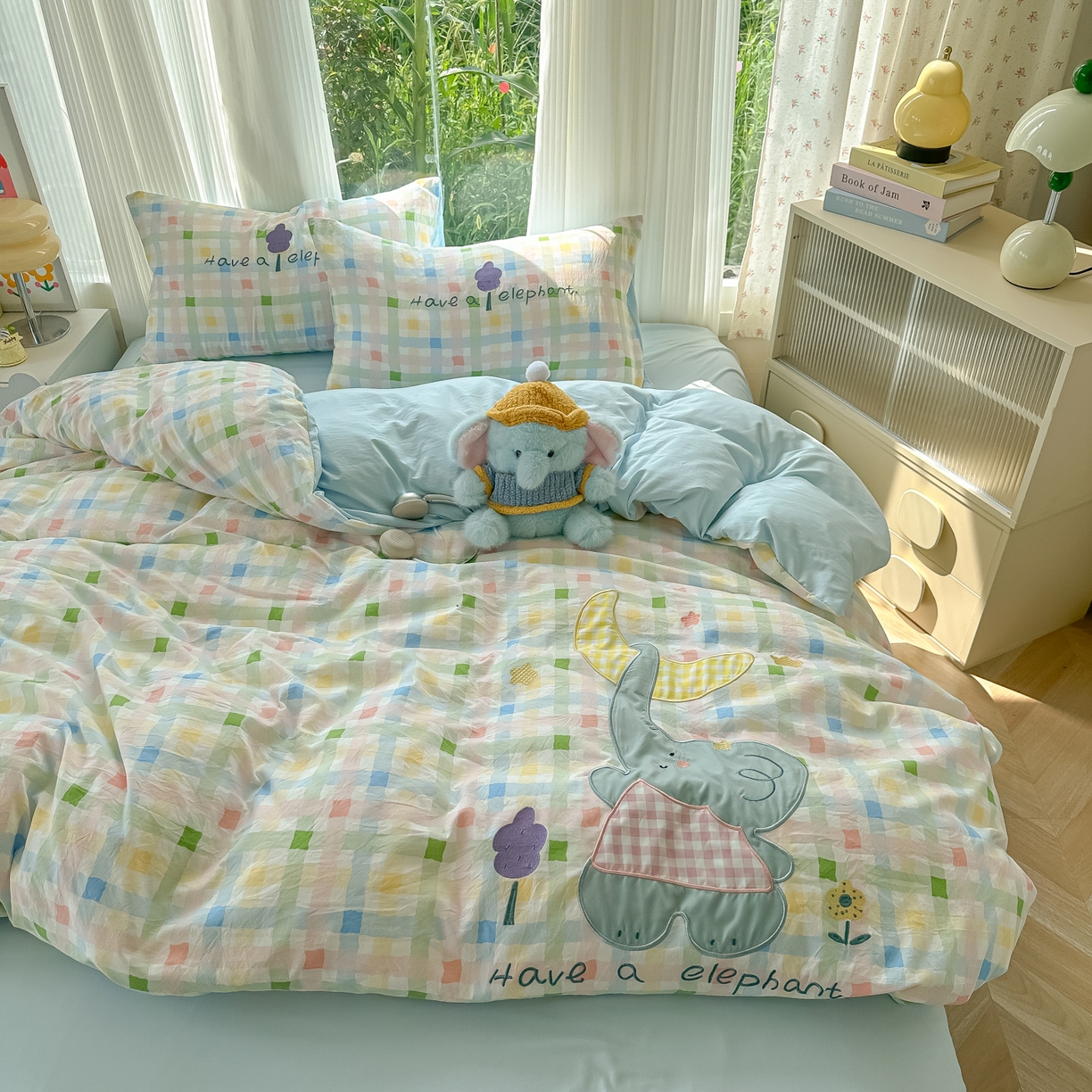 91家纺网 家纺一手货源 找家纺 子钦家纺 2025新款云朵棉水洗棉贴布绣床单床笠四件套 月亮小象