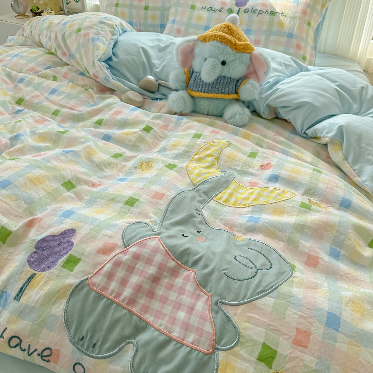 91家纺网 家纺一手货源 找家纺 子钦家纺 2025新款云朵棉水洗棉贴布绣床单床笠四件套 月亮小象