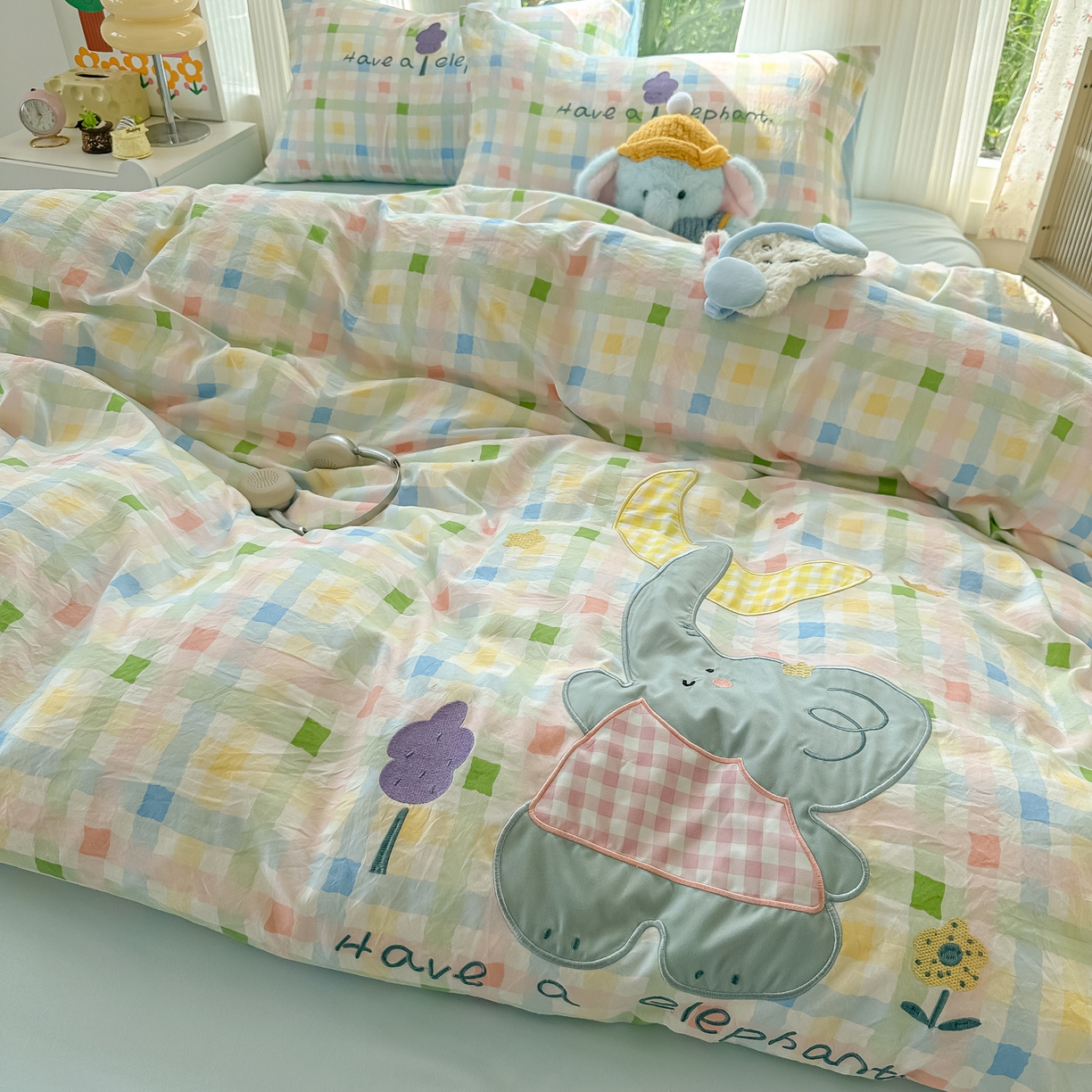 91家纺网 家纺一手货源 找家纺 子钦家纺 2025新款云朵棉水洗棉贴布绣床单床笠四件套 月亮小象