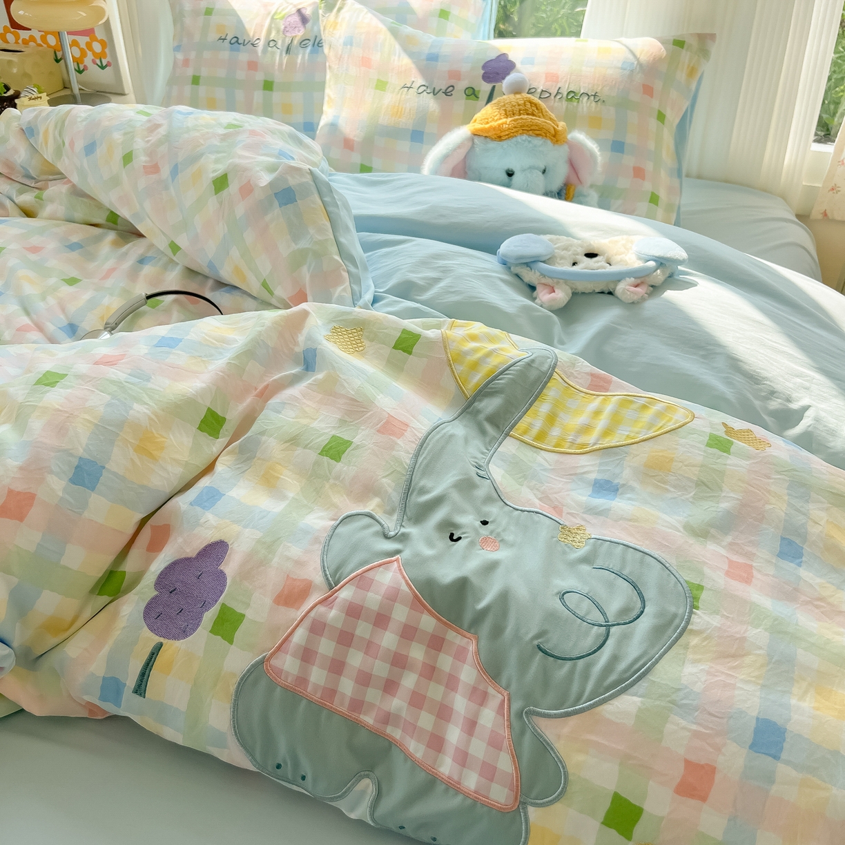 91家纺网 家纺一手货源 找家纺 子钦家纺 2025新款云朵棉水洗棉贴布绣床单床笠四件套 月亮小象