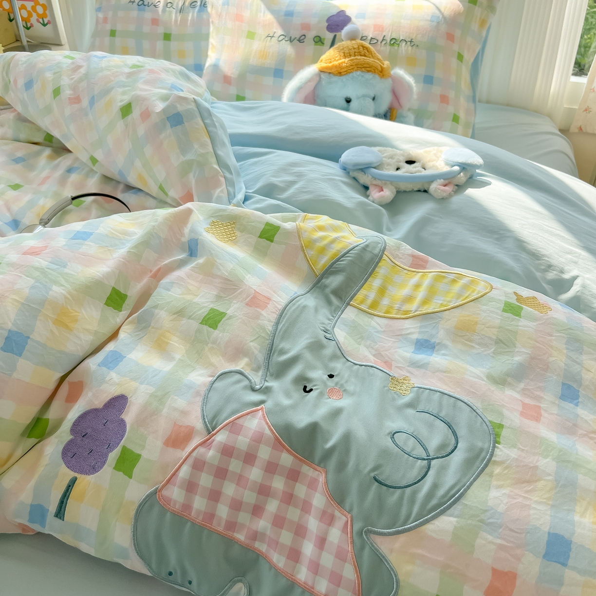 91家纺网 家纺一手货源 找家纺 子钦家纺 2025新款云朵棉水洗棉贴布绣床单床笠四件套 月亮小象