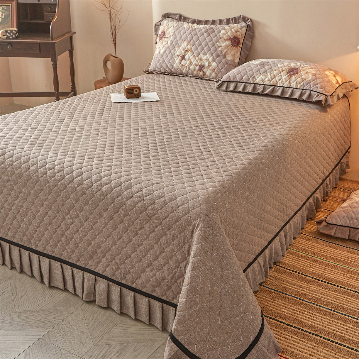 91家纺网 家纺一手货源 找家纺 宜凡家纺 2025新款牛奶绒床盖三件套（双面可用） 米洛花