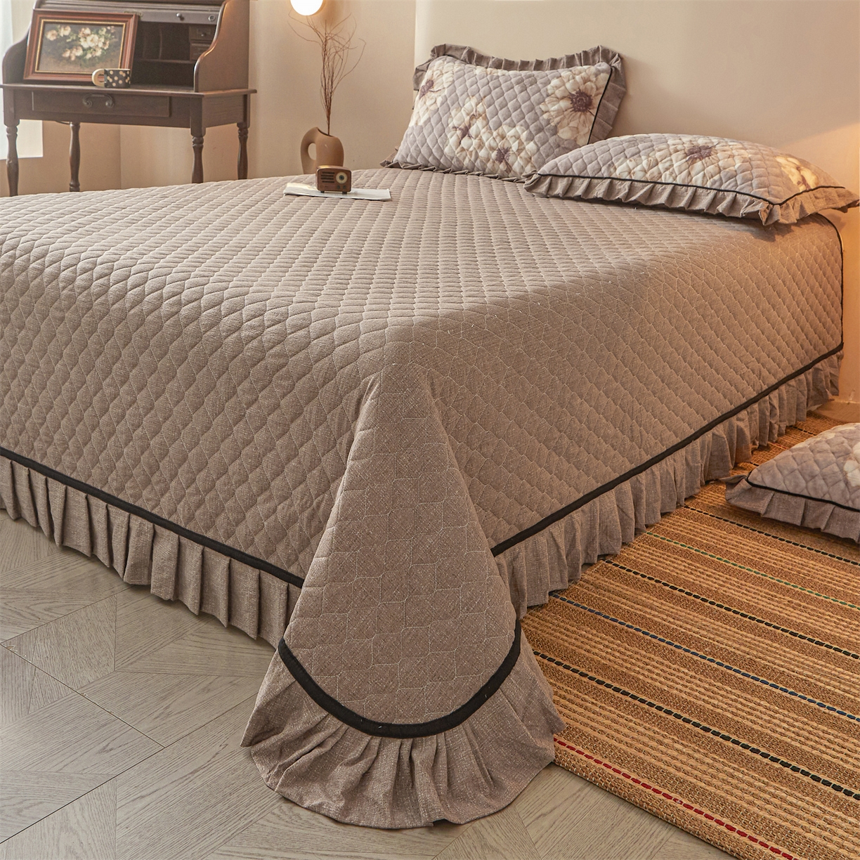 91家纺网 家纺一手货源 找家纺 宜凡家纺 2025新款牛奶绒床盖三件套（双面可用） 米洛花