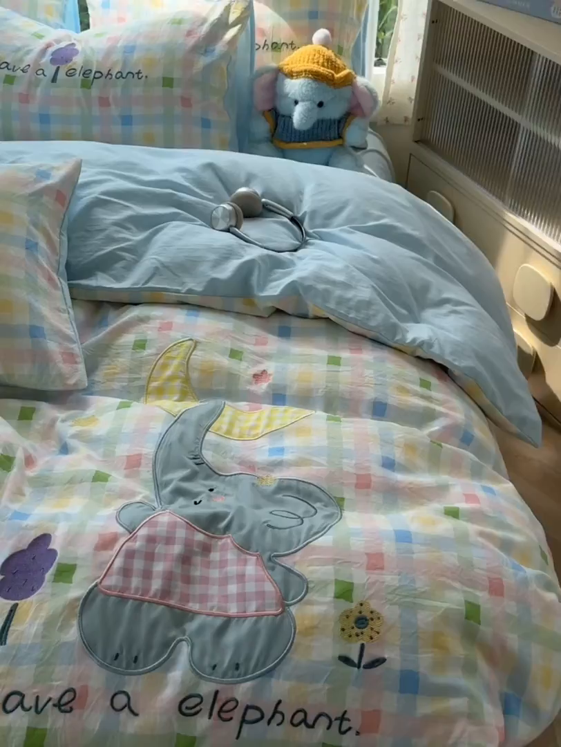 91家纺网 家纺一手货源 找家纺 子钦家纺 2025新款云朵棉水洗棉贴布绣床单床笠四件套 月亮小象