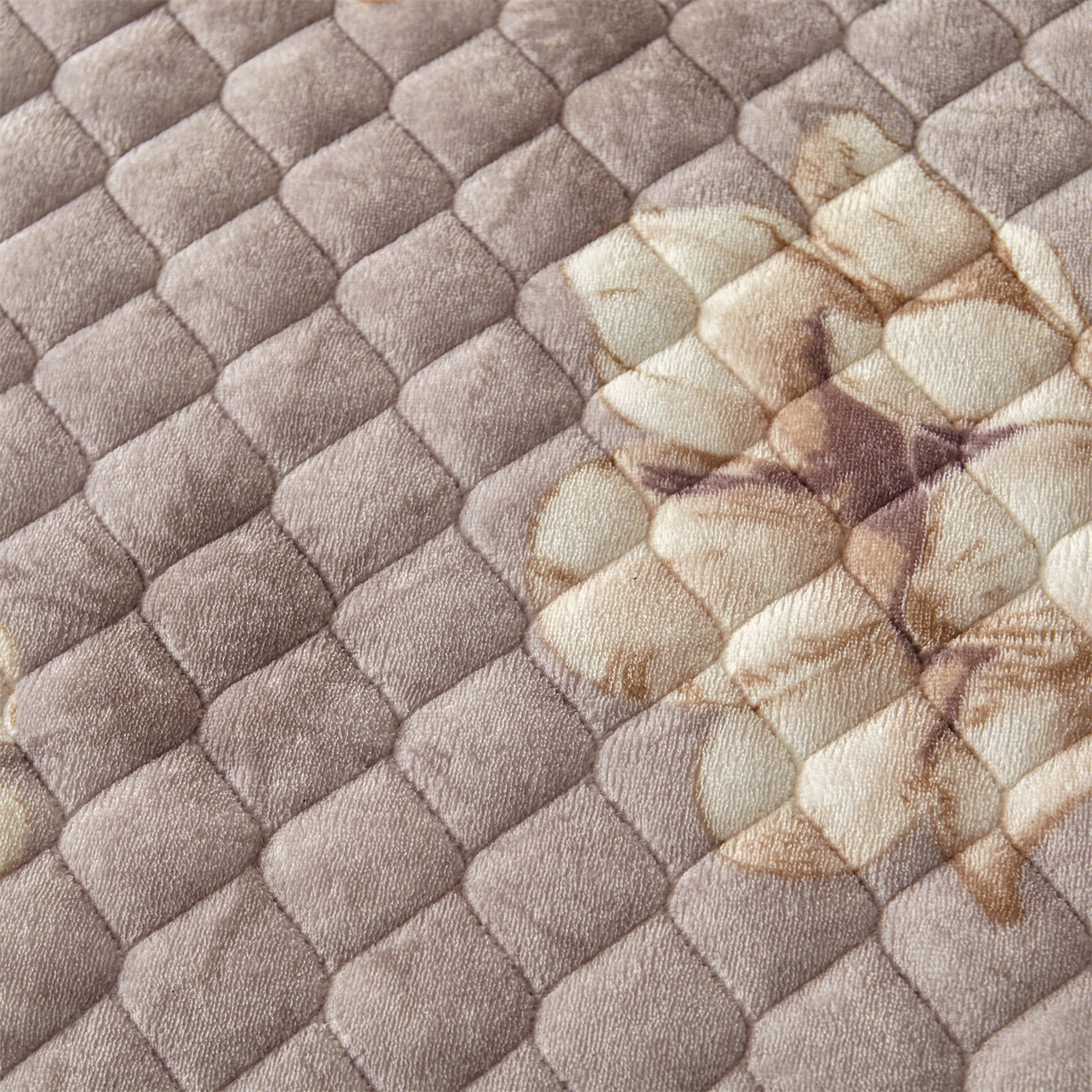 91家纺网 家纺一手货源 找家纺 宜凡家纺 2025新款牛奶绒床盖三件套（双面可用） 米洛花