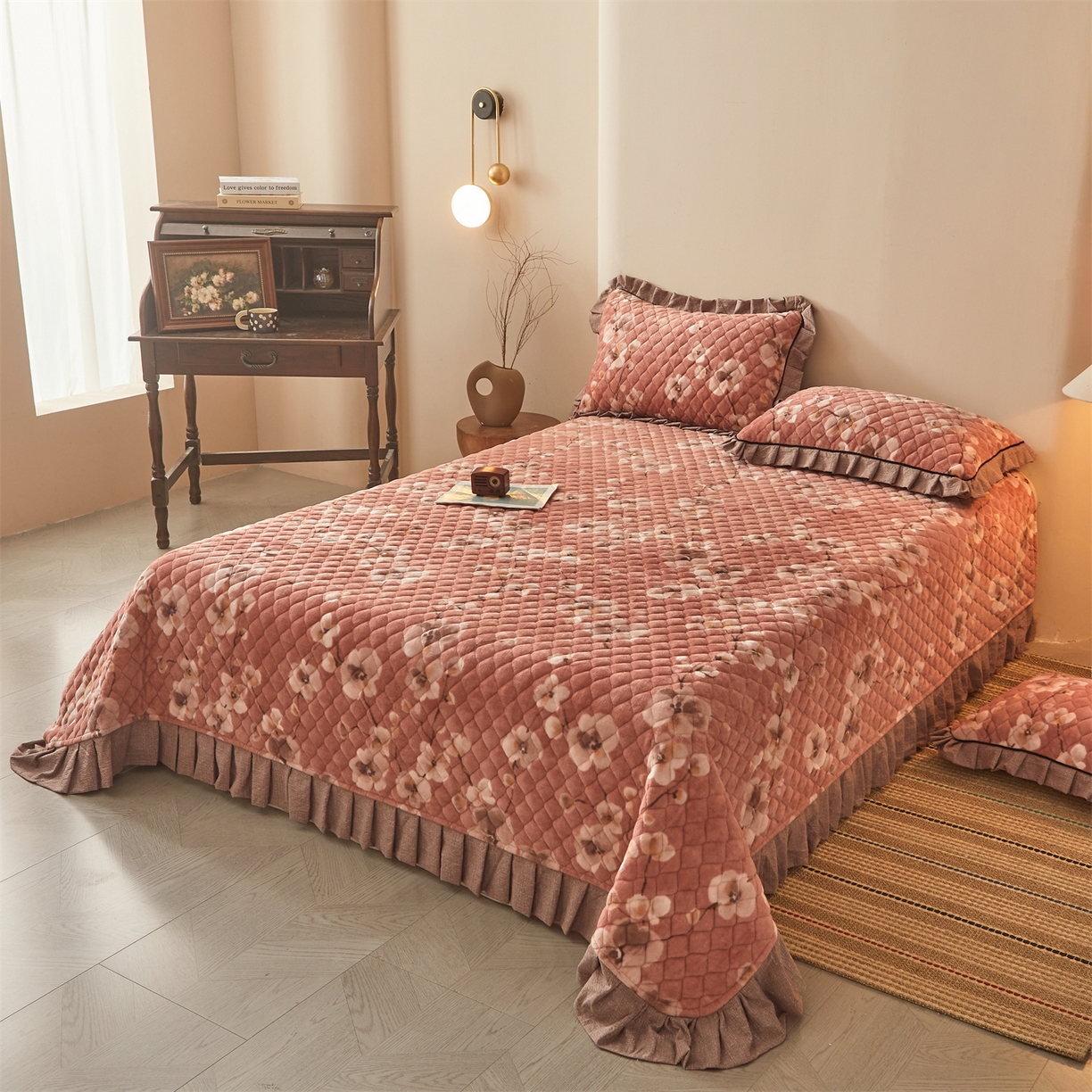 91家纺网 家纺一手货源 找家纺 宜凡家纺 2025新款牛奶绒床盖三件套（双面可用） 一剪梅