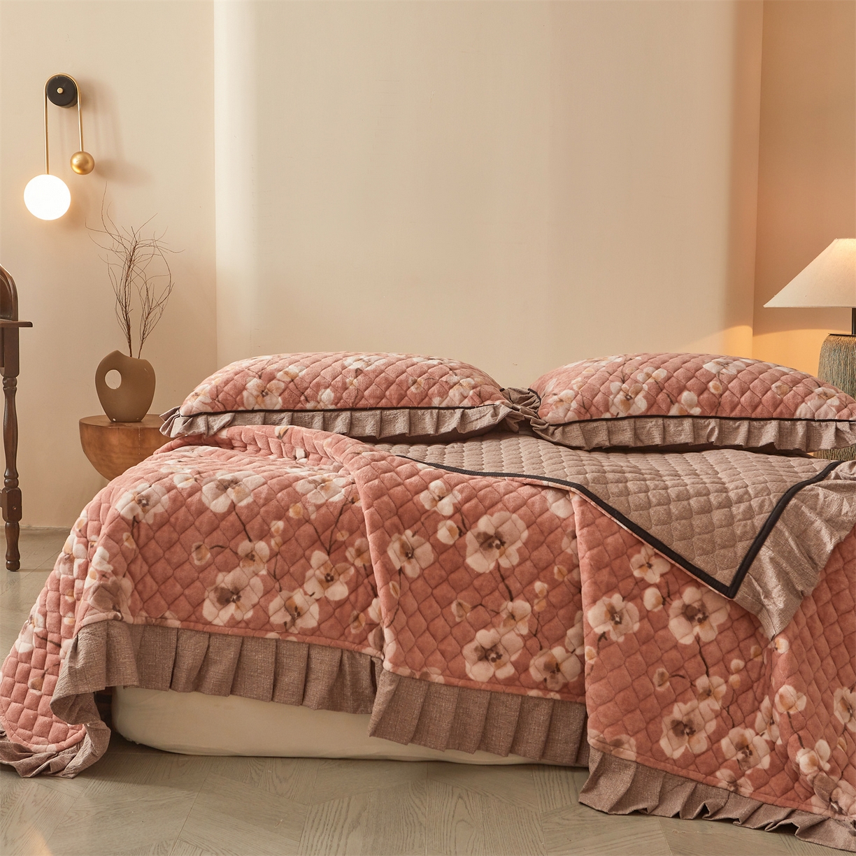 91家纺网 家纺一手货源 找家纺 宜凡家纺 2025新款牛奶绒床盖三件套（双面可用） 一剪梅