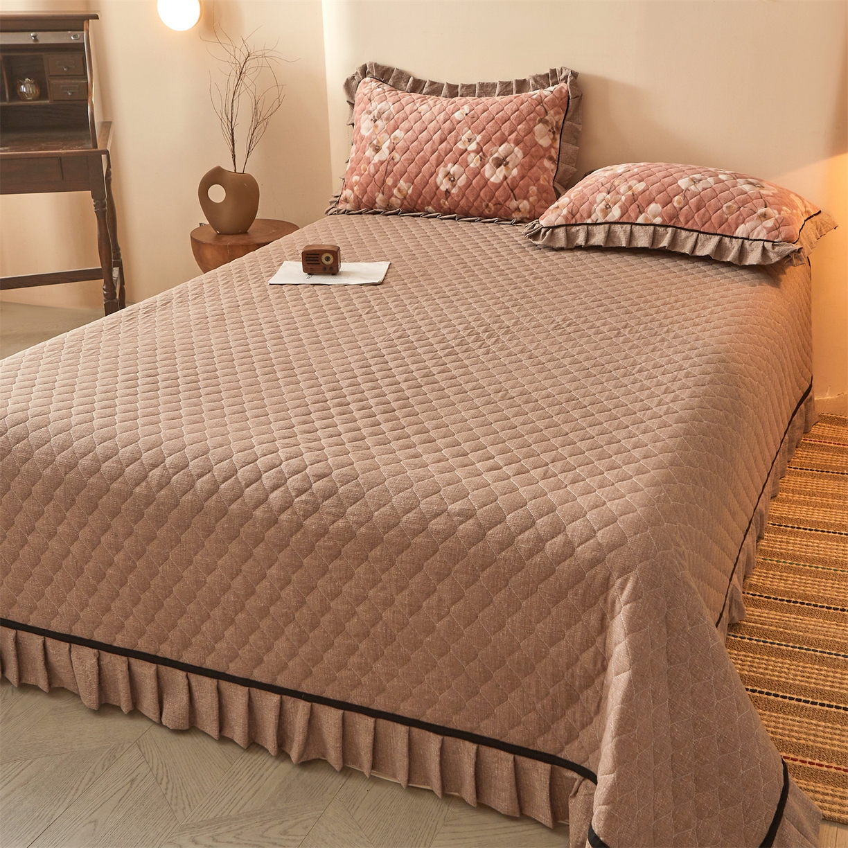 91家纺网 家纺一手货源 找家纺 宜凡家纺 2025新款牛奶绒床盖三件套（双面可用） 一剪梅