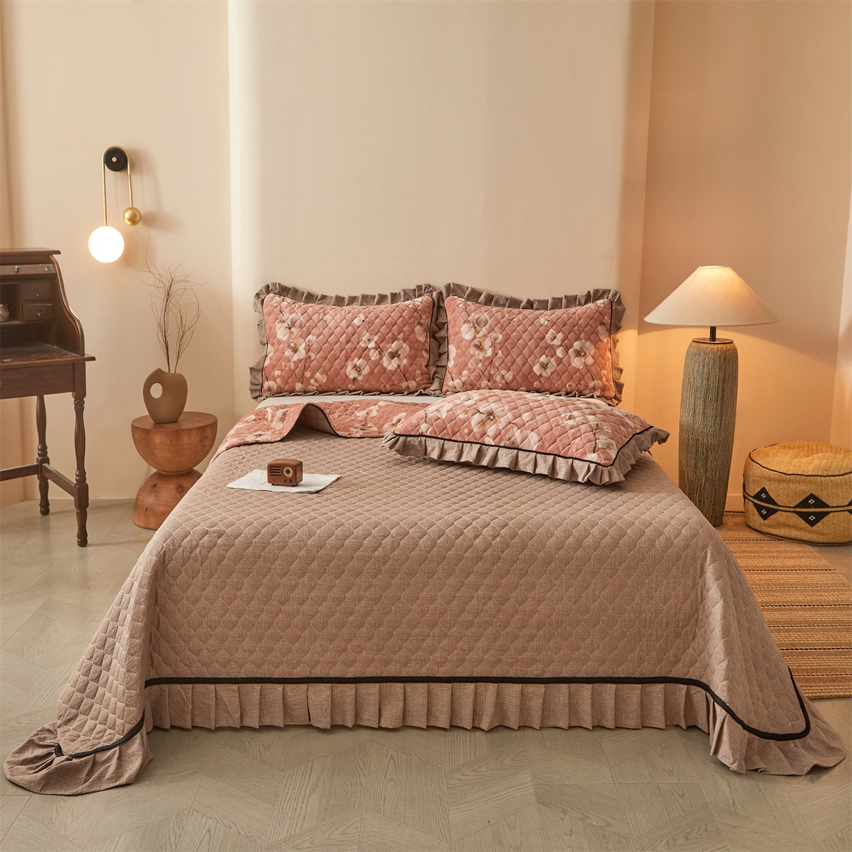 91家纺网 家纺一手货源 找家纺 宜凡家纺 2025新款牛奶绒床盖三件套（双面可用） 一剪梅