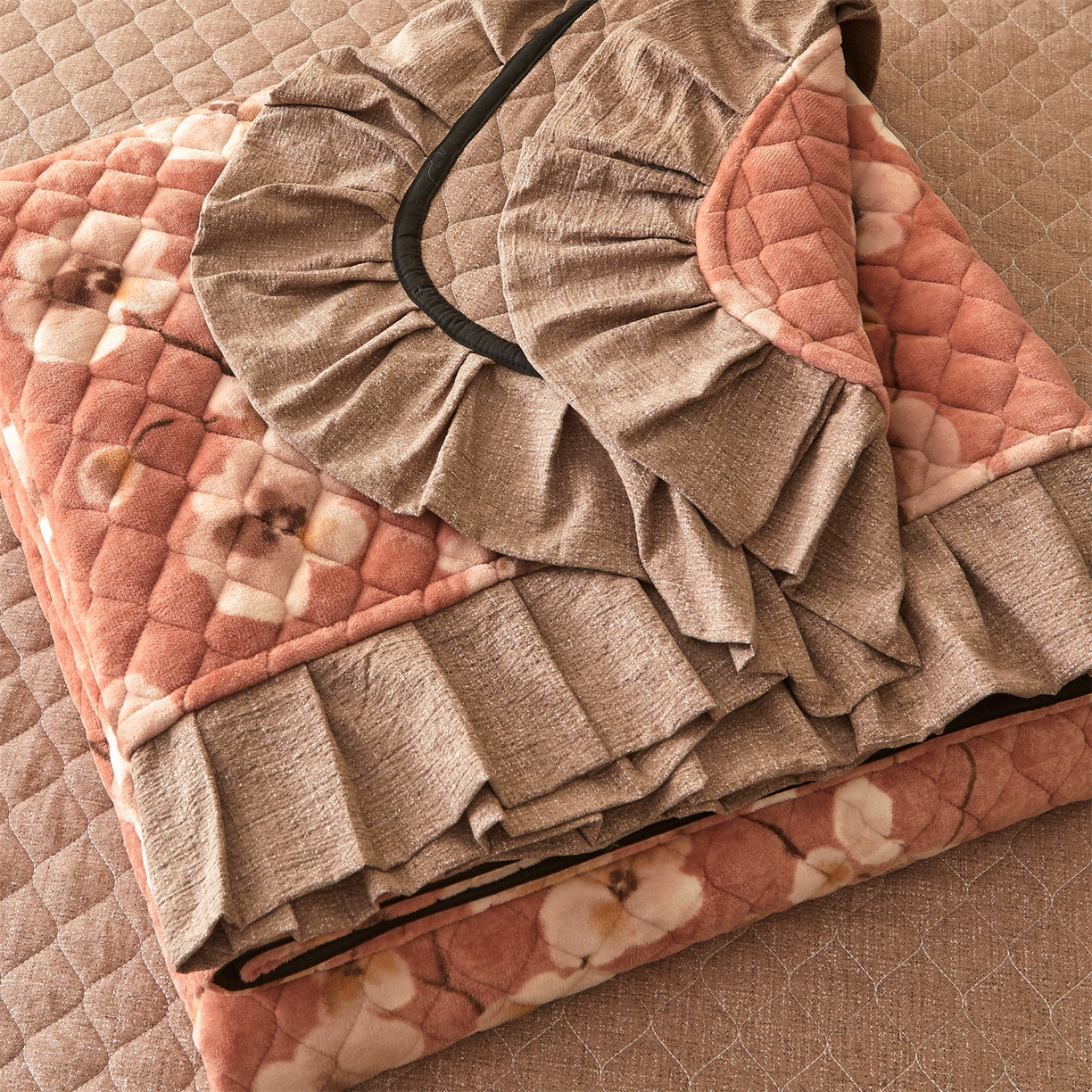 91家纺网 家纺一手货源 找家纺 宜凡家纺 2025新款牛奶绒床盖三件套（双面可用） 一剪梅