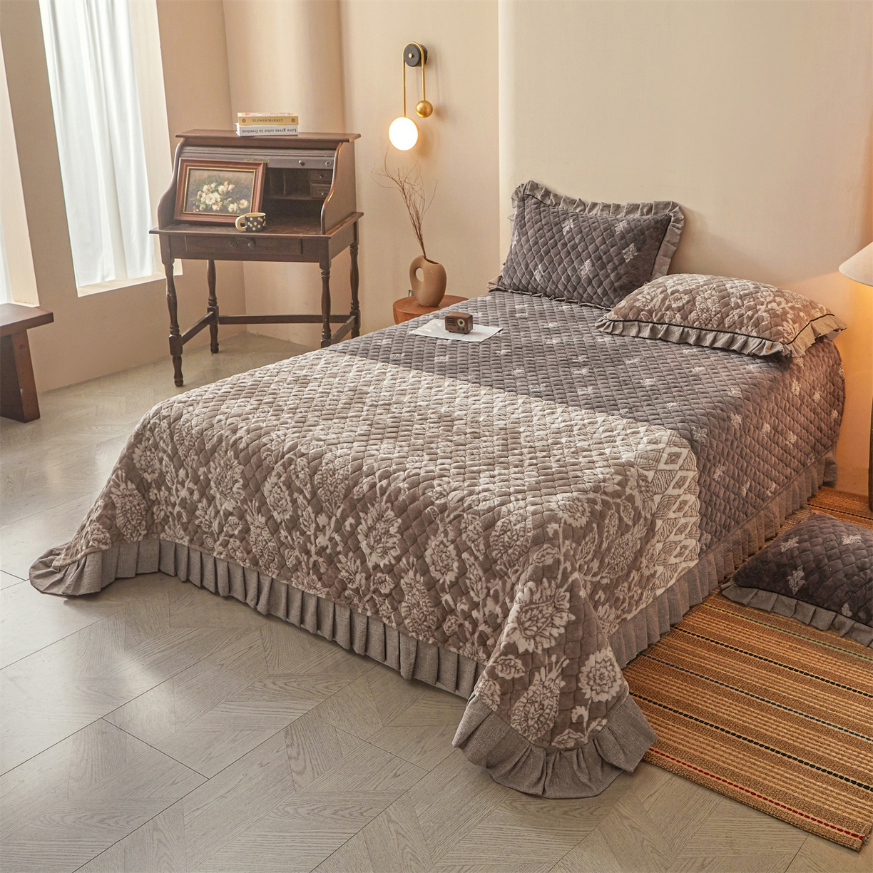 91家纺网 家纺一手货源 找家纺 宜凡家纺 2025新款牛奶绒床盖三件套（双面可用） 依梦园