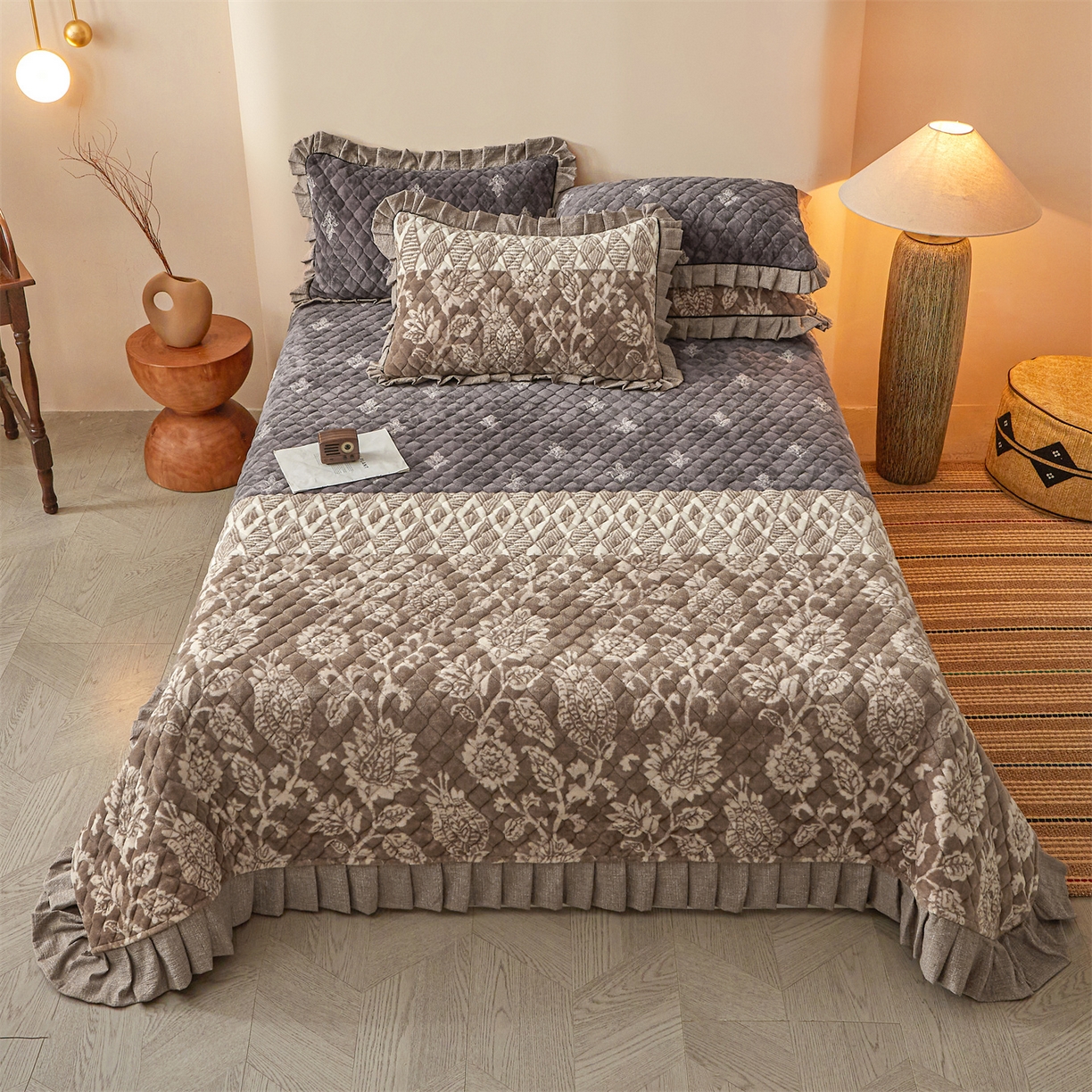 91家纺网 家纺一手货源 找家纺 宜凡家纺 2025新款牛奶绒床盖三件套（双面可用） 依梦园