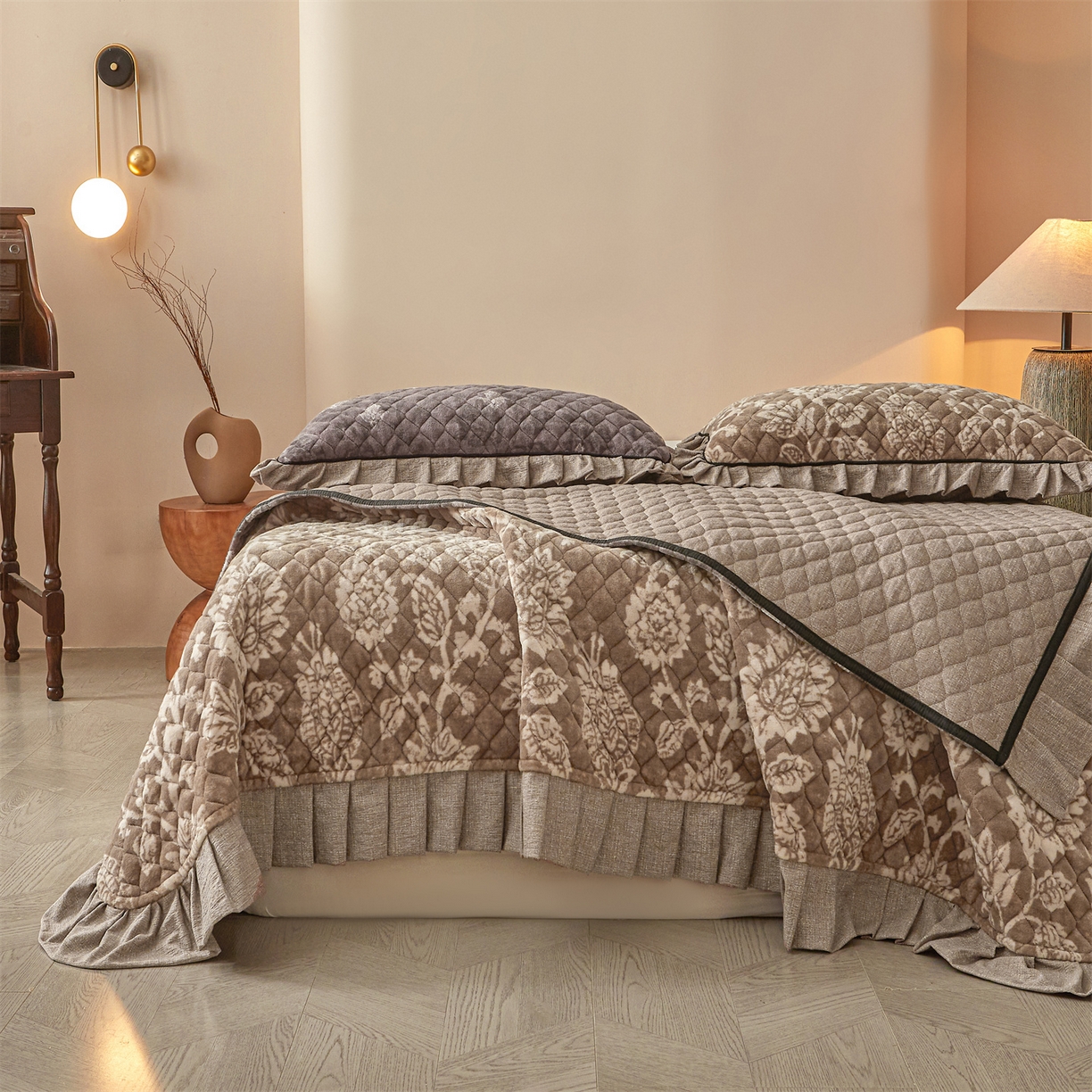 91家纺网 家纺一手货源 找家纺 宜凡家纺 2025新款牛奶绒床盖三件套（双面可用） 依梦园