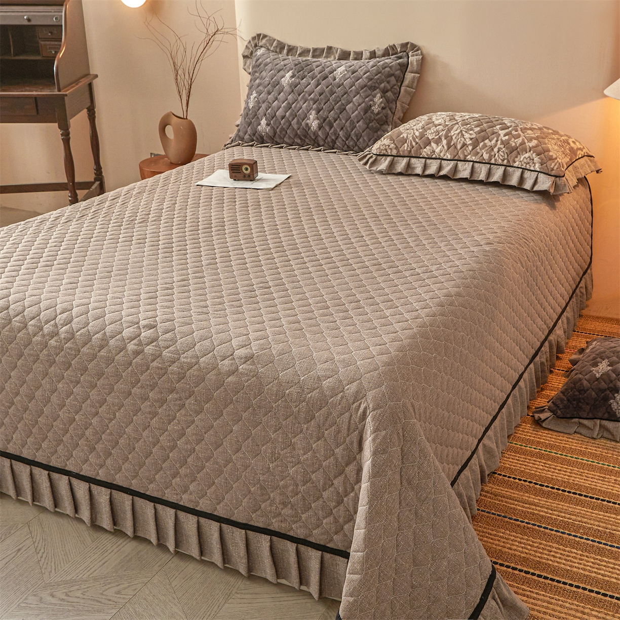 91家纺网 家纺一手货源 找家纺 宜凡家纺 2025新款牛奶绒床盖三件套（双面可用） 依梦园