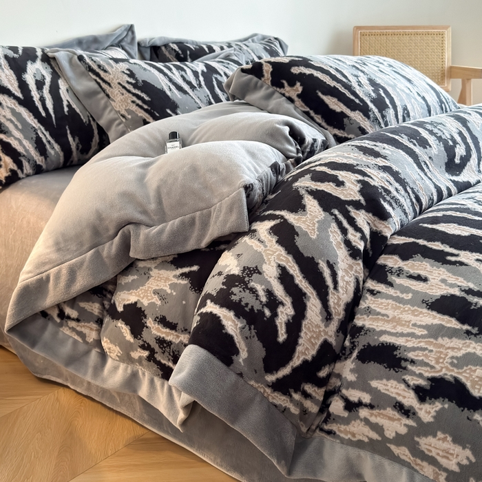 （总）九花鹿 2025新款宽边雕花绒牛奶绒四件套