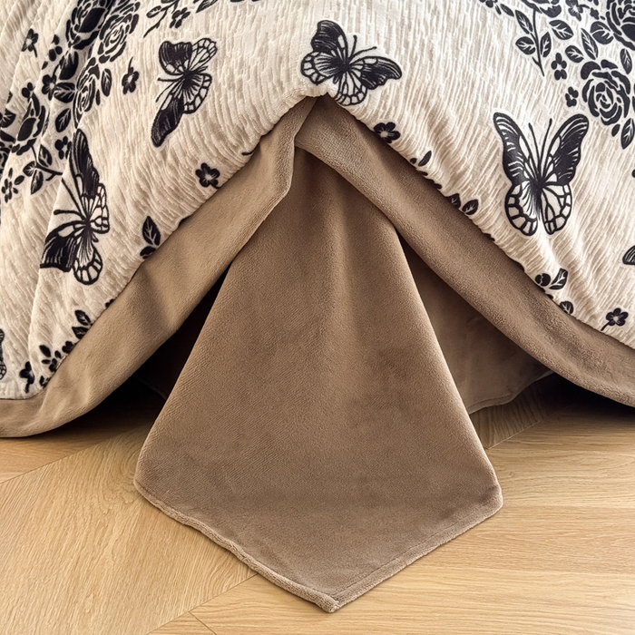 91家纺网 家纺一手货源 找家纺 九花鹿 2025新款宽边雕花绒牛奶绒四件套 宽边雕花-蝶舞