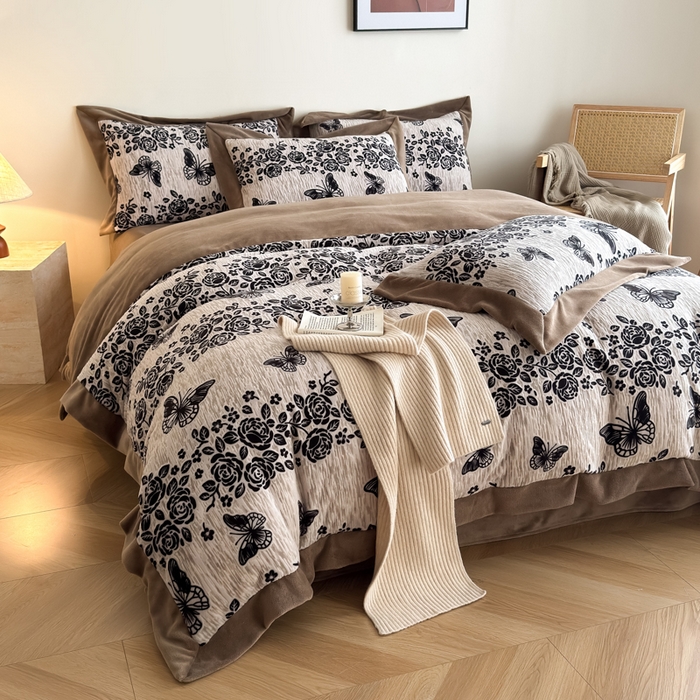 91家纺网 家纺一手货源 找家纺 九花鹿 2025新款宽边雕花绒牛奶绒四件套 宽边雕花-蝶舞