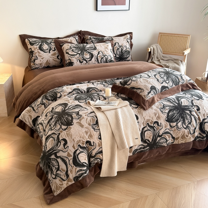 91家纺网 家纺一手货源 找家纺 九花鹿 2025新款宽边雕花绒牛奶绒四件套 宽边雕花-花慕里