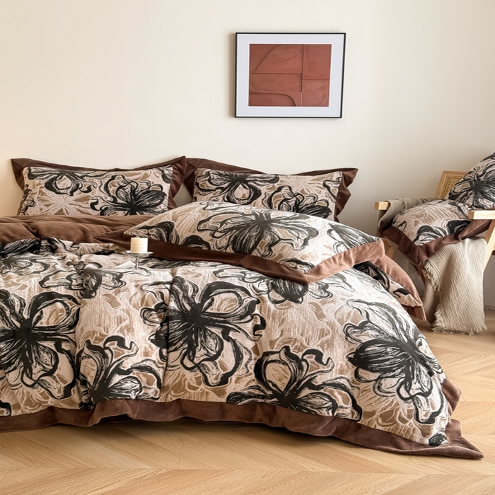 91家纺网 家纺一手货源 找家纺 九花鹿 2025新款宽边雕花绒牛奶绒四件套 宽边雕花-花慕里