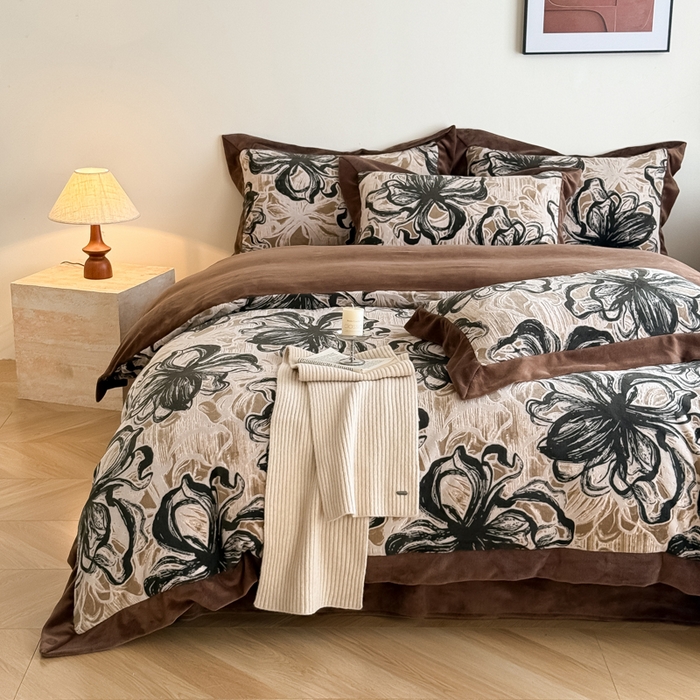 91家纺网 家纺一手货源 找家纺 九花鹿 2025新款宽边雕花绒牛奶绒四件套 宽边雕花-花慕里