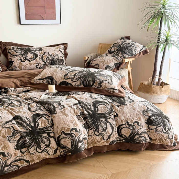 91家纺网 家纺一手货源 找家纺 九花鹿 2025新款宽边雕花绒牛奶绒四件套 宽边雕花-花慕里