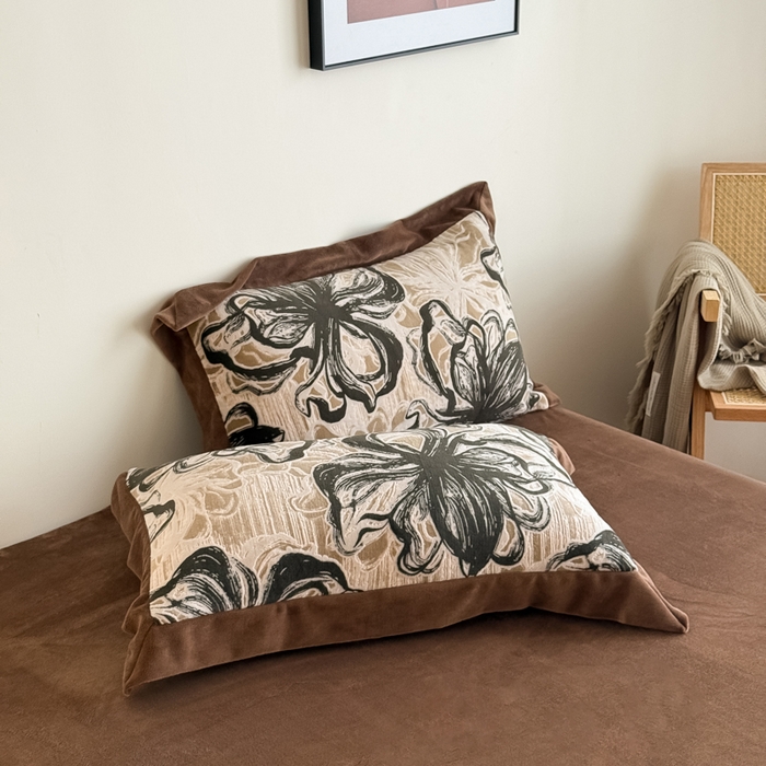 91家纺网 家纺一手货源 找家纺 九花鹿 2025新款宽边雕花绒牛奶绒四件套 宽边雕花-花慕里