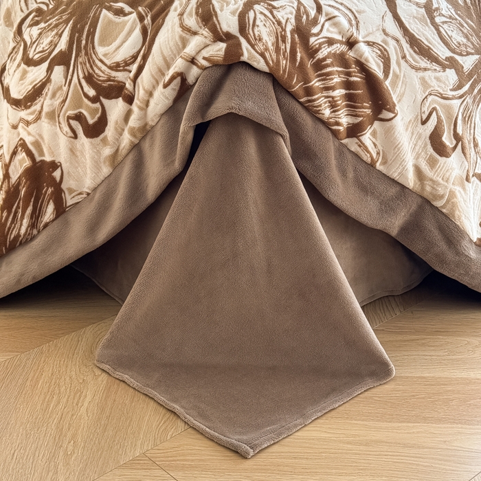 91家纺网 家纺一手货源 找家纺 九花鹿 2025新款宽边雕花绒牛奶绒四件套 宽边雕花-花慕里(奶茶棕）