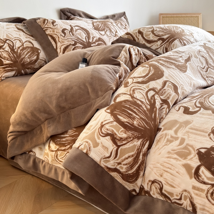 九花鹿 2025新款宽边雕花绒牛奶绒四件套 宽边雕花-花慕里(奶茶棕）