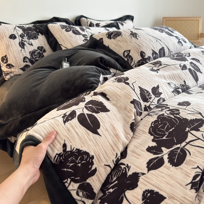 91家纺网 家纺一手货源 找家纺 九花鹿 2025新款宽边雕花绒牛奶绒四件套 宽边雕花-花棠