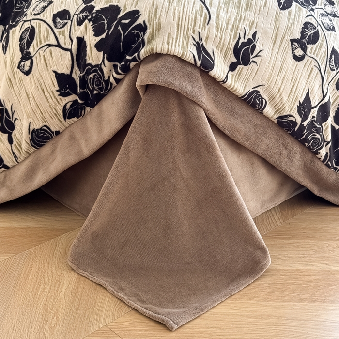 91家纺网 家纺一手货源 找家纺 九花鹿 2025新款宽边雕花绒牛奶绒四件套 宽边雕花-花棠(咖）