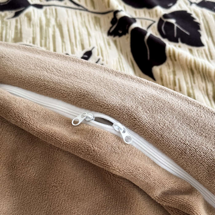 91家纺网 家纺一手货源 找家纺 九花鹿 2025新款宽边雕花绒牛奶绒四件套 宽边雕花-花棠(咖）