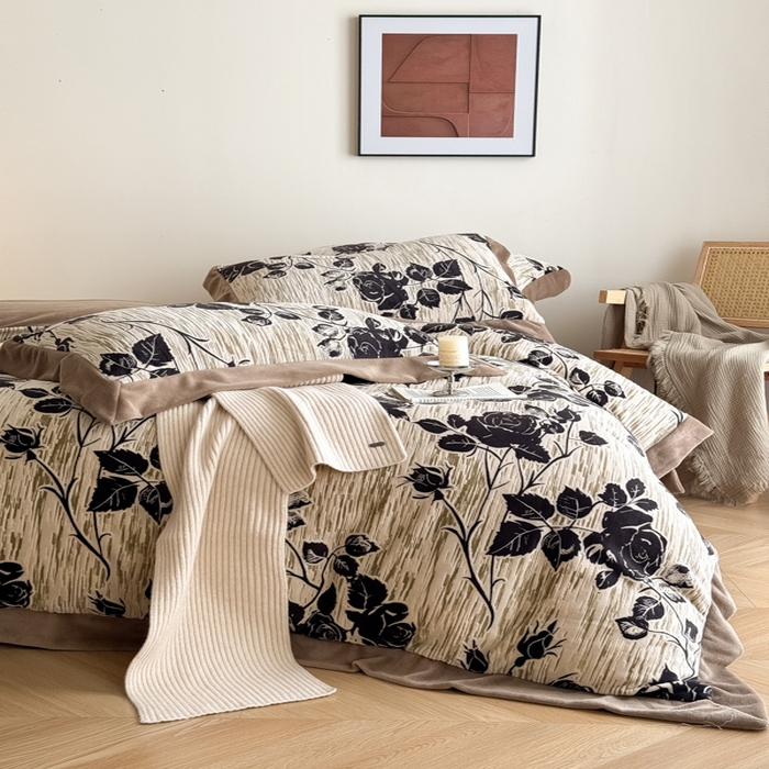 91家纺网 家纺一手货源 找家纺 九花鹿 2025新款宽边雕花绒牛奶绒四件套 宽边雕花-花棠(咖）