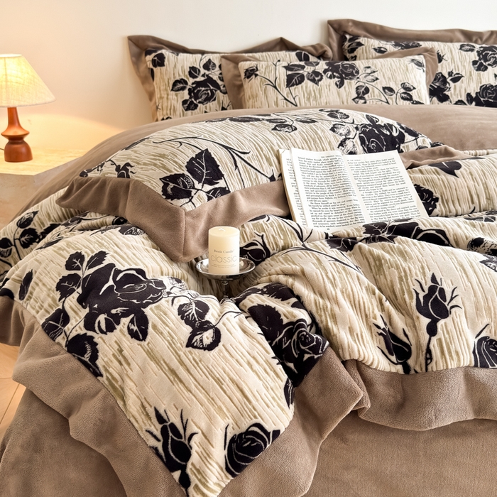 91家纺网 家纺一手货源 找家纺 九花鹿 2025新款宽边雕花绒牛奶绒四件套 宽边雕花-花棠(咖）