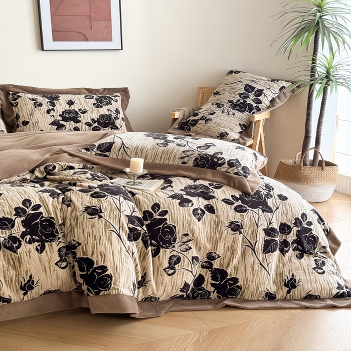 91家纺网 家纺一手货源 找家纺 九花鹿 2025新款宽边雕花绒牛奶绒四件套 宽边雕花-花棠(咖）