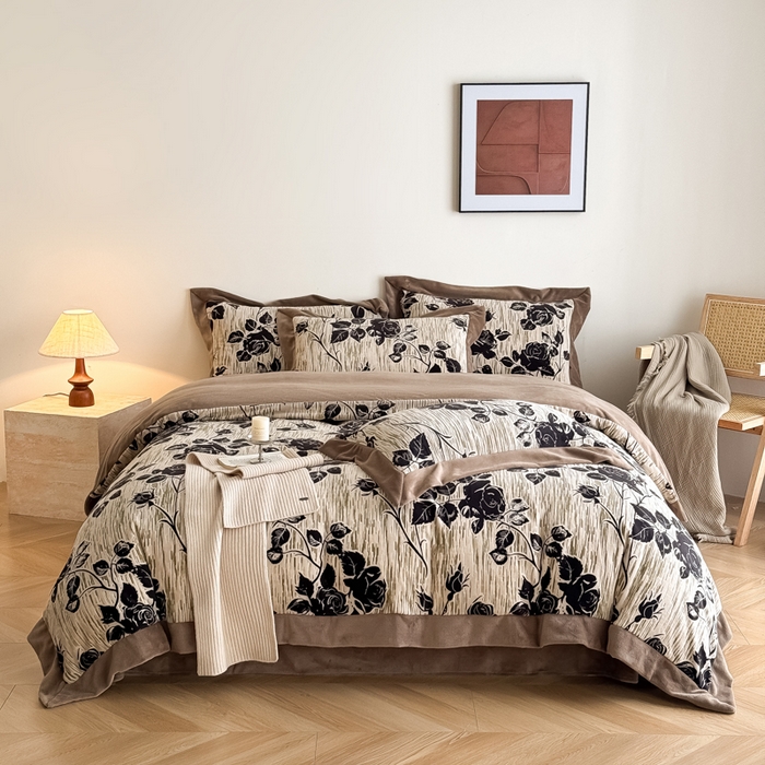 91家纺网 家纺一手货源 找家纺 九花鹿 2025新款宽边雕花绒牛奶绒四件套 宽边雕花-花棠(咖）