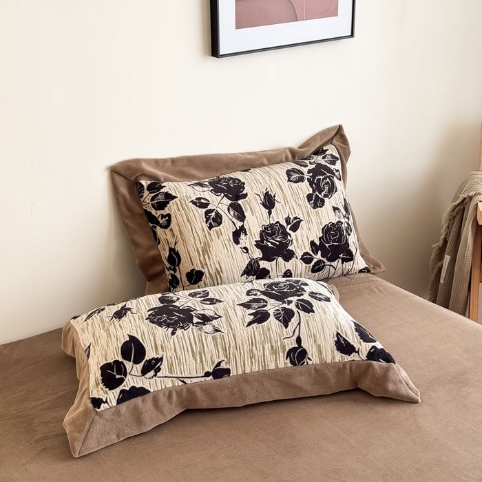 91家纺网 家纺一手货源 找家纺 九花鹿 2025新款宽边雕花绒牛奶绒四件套 宽边雕花-花棠(咖）