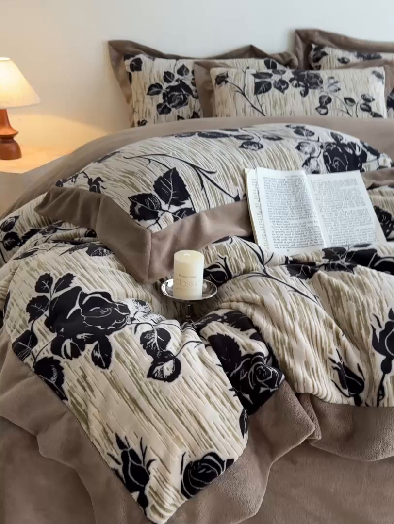 91家纺网 家纺一手货源 找家纺 九花鹿 2025新款宽边雕花绒牛奶绒四件套 宽边雕花-花棠(咖）